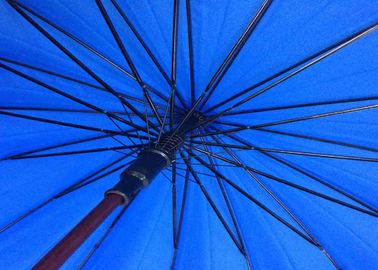 Odporny na wiatr niebieski parasol golfowy w kształcie litery J, drewniany parasol Raines Parasol