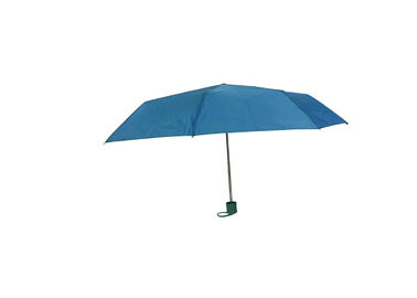 Niebieski składany parasol Metalowa rama Super lekki uchwyt J Ręczne zamknięcie Otwarte