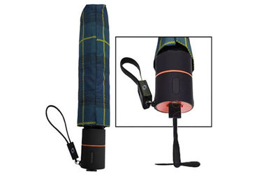 Klasyczny parasol w kratę z ładowarką USB Power Bank o średnicy 97 cm