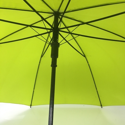 Wiatroodporny czarny kompaktowy parasol golfowy / kompaktowy płaszcz deszczowy z prostą uchwytem