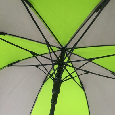 Szczupły czarny, prosty, z rękojeścią, parasol do golfa