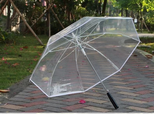 Przejrzysty parasol z LED, z żebrami z włókna szklanego i aluminiowym wałkiem.