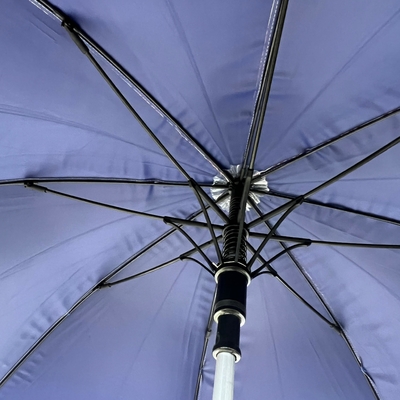 23calowy, lekki, superwietrzny, aluminiowy parasol z 210 ton tkaniny Pongee, 8 żebrów i 104 cm średnicy otwarcia.