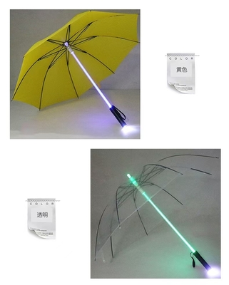 Popularny na Instagramie przezroczysty parasol z podświetlanym trzonem LED