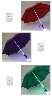 Popularny na Instagramie przezroczysty parasol z podświetlanym trzonem LED