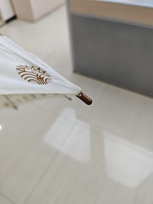 23-calowy parasol automatyczny otwierany, z bawełnianym lnem i żebrami z włókna szklanego, zapewniający elegancką ochronę przed deszczem