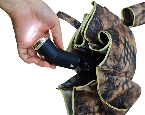 Oświetlenie LED Automatycznie otwierające/zamykające parasolkę bezpieczeństwa z paskiem odblaskowym dla widoczności nocnej