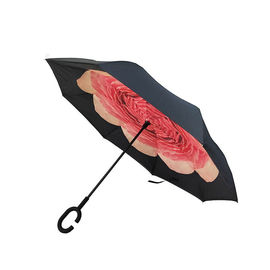Składany parasol odwrócony do góry nogami na odwrócony uchwyt samochodowy